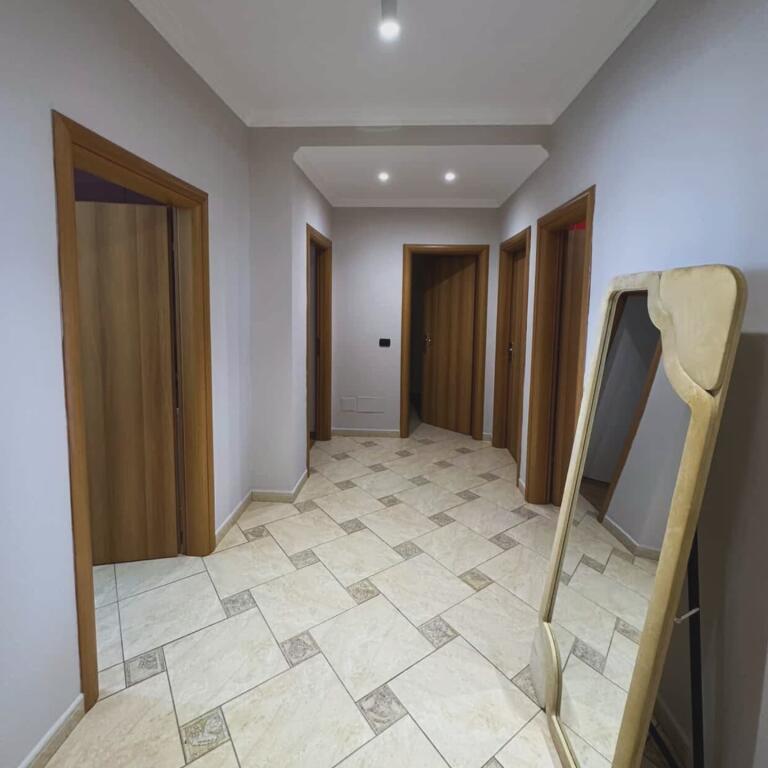 Affitto appartamento 2+1, 130 m². Durazzo, Volga