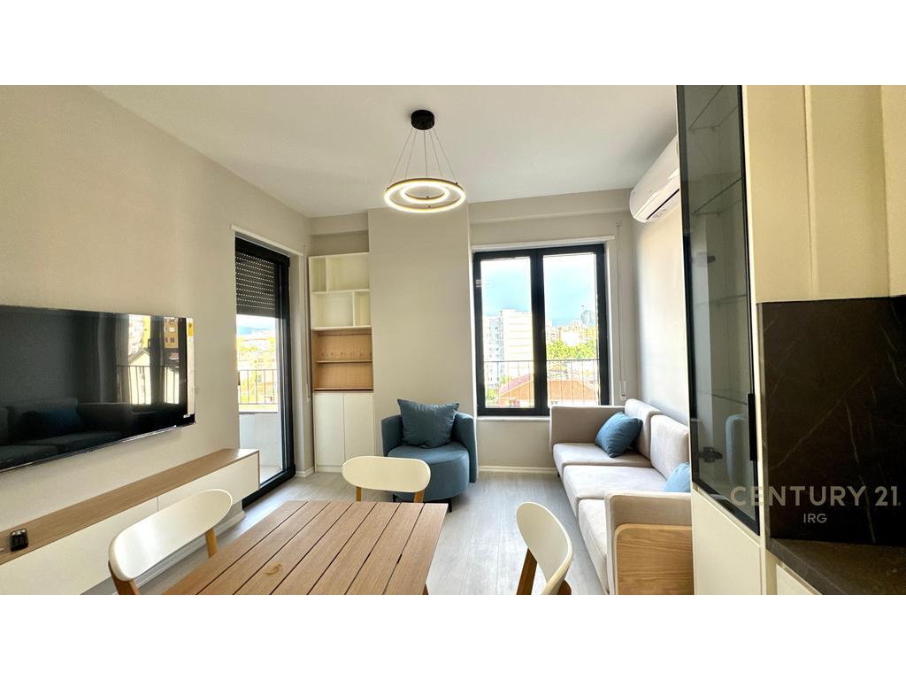 Jepet me Qira Apartament 1+1 – Rruga Karl Gega, pranë ish Stacionit të Trenit