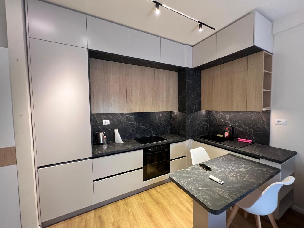 📣 VENDESI SUPER Appartamento 1+1 📍 Complesso Kaimi, Ali Dem ✨   🏢 Nuova Costruzione  🪜 7° Piano (Con Ascensore)  📐 Superficie 56 m2  🛋️ Arredato Da Architetto In Modo Contemporaneo   💶 Prezzo 100.000 Euro Non Trattabile