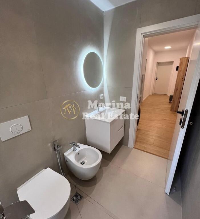 Qera, Apartament 2+1, Bulevardi Zogu I, 950 euro/muaj