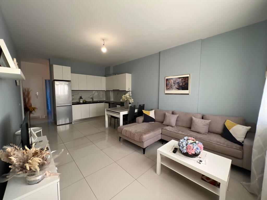📣 AFFITTO Appartamento 2+1 Con 2 Bagni 📍 Complesso ASL 🛣️ Via "Congresso di Manastir" ✨   🏢 Nuova Costruzione  🪜 5° Piano (Con Ascensore)  🛋️ Arredato Con Condizioni Moderne  🔹 2 Bagni, 2 Balconi, Deposito   💶 Prezzo 600 Euro Poco Trattabile