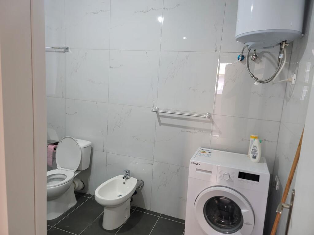 Appartamento 2+1 con Arredamento di Qualità a Shkozë – Affitto