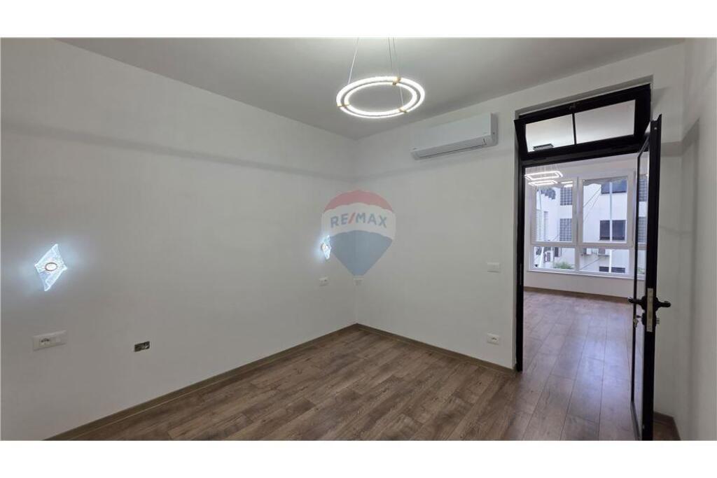 Apartament 2+1 per shitje te Rruga e Elbasanit.