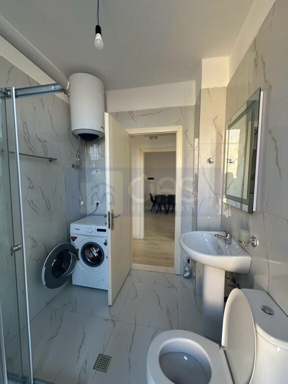 Jepet me qera Apartament 2+1 te Ish Fusha e Aviacionit 650 euro
