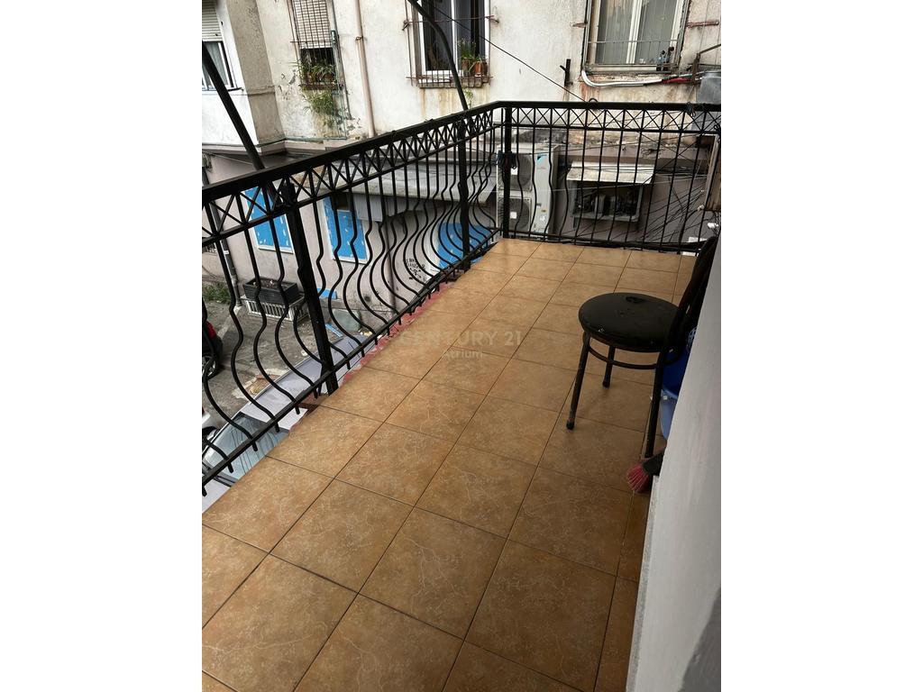 SHITET APARTAMENT 1+1 TEK RRUGA E DURRESIT!!!