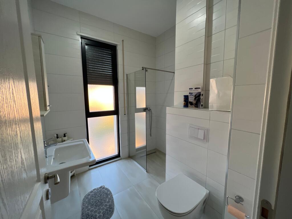 📣 AFFITTO Appartamento 2+1 Con 2 Bagni 📍 Complesso ASL 🛣️ Via "Congresso di Manastir" ✨   🏢 Nuova Costruzione  🪜 5° Piano (Con Ascensore)  🛋️ Arredato Con Condizioni Moderne  🔹 2 Bagni, 2 Balconi, Deposito   💶 Prezzo 600 Euro Poco Trattabile