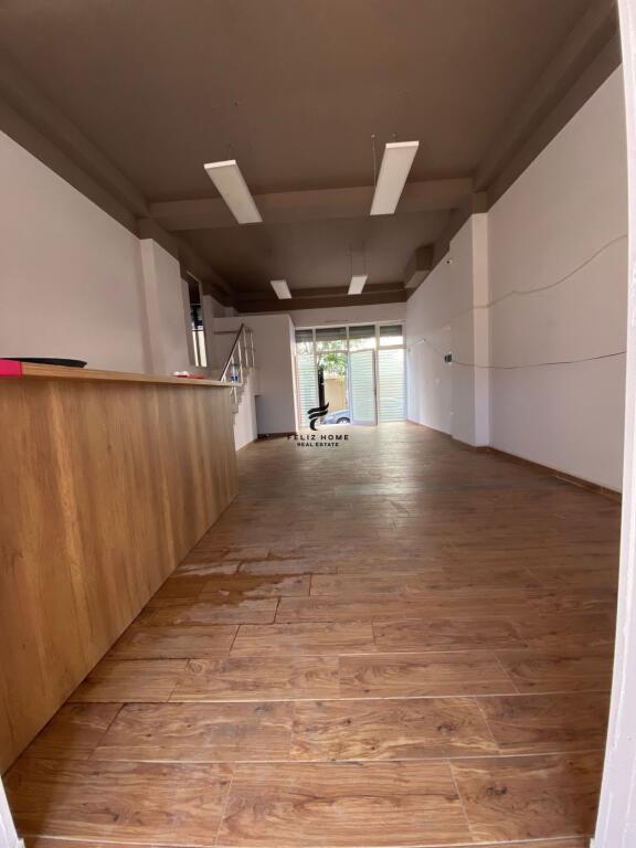 UFFICIO IN AFFITTO 120M2 21 DICEMBRE 750 EURO