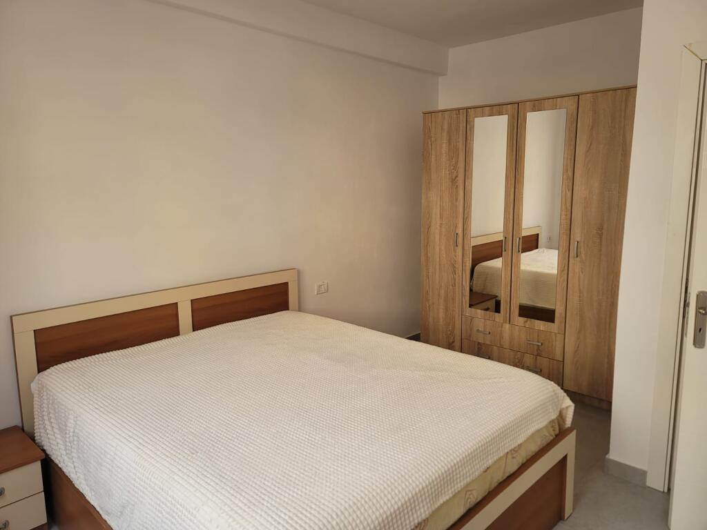 Appartamento 2+1 con Arredamento di Qualità a Shkozë – Affitto