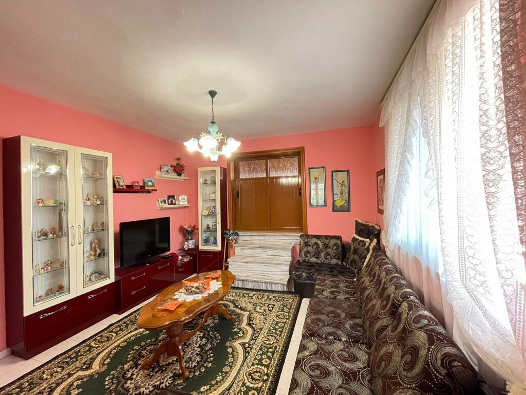 APARTAMENT ME QERA 2+1 TREGU ELEKTRIK 50.000 LEKE