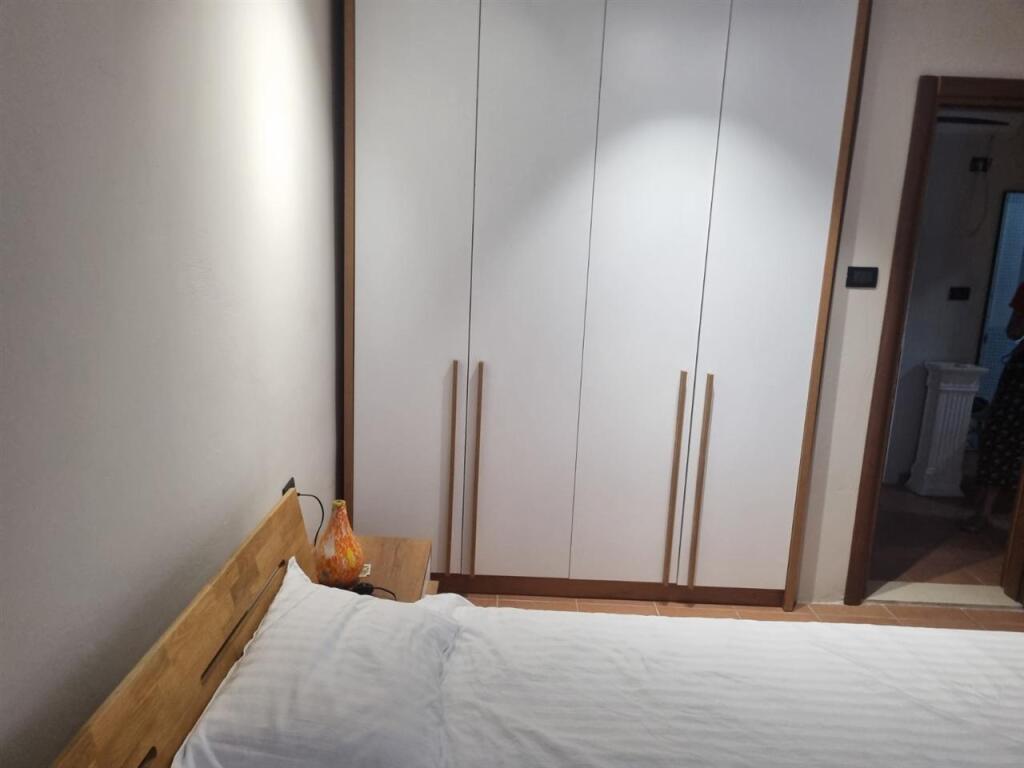 Ne zonen e Ali Demit,prane Shkolles 9-vjecare “Kushtrimi i Lirise” jepet me qera apartament 1+1,i mobiluar 50,000Leke