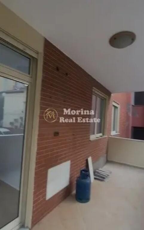 Apartament 2+1, Prane Pazarit te Ri — Gjimnazi Ismail Qmali, 650 Euro/Muaj. I Diskutueshem