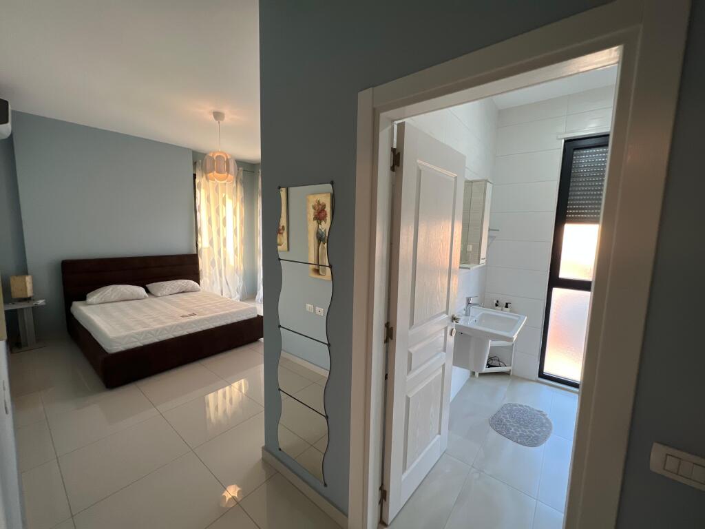 📣 AFFITTO Appartamento 2+1 Con 2 Bagni 📍 Complesso ASL 🛣️ Via "Congresso di Manastir" ✨   🏢 Nuova Costruzione  🪜 5° Piano (Con Ascensore)  🛋️ Arredato Con Condizioni Moderne  🔹 2 Bagni, 2 Balconi, Deposito   💶 Prezzo 600 Euro Poco Trattabile