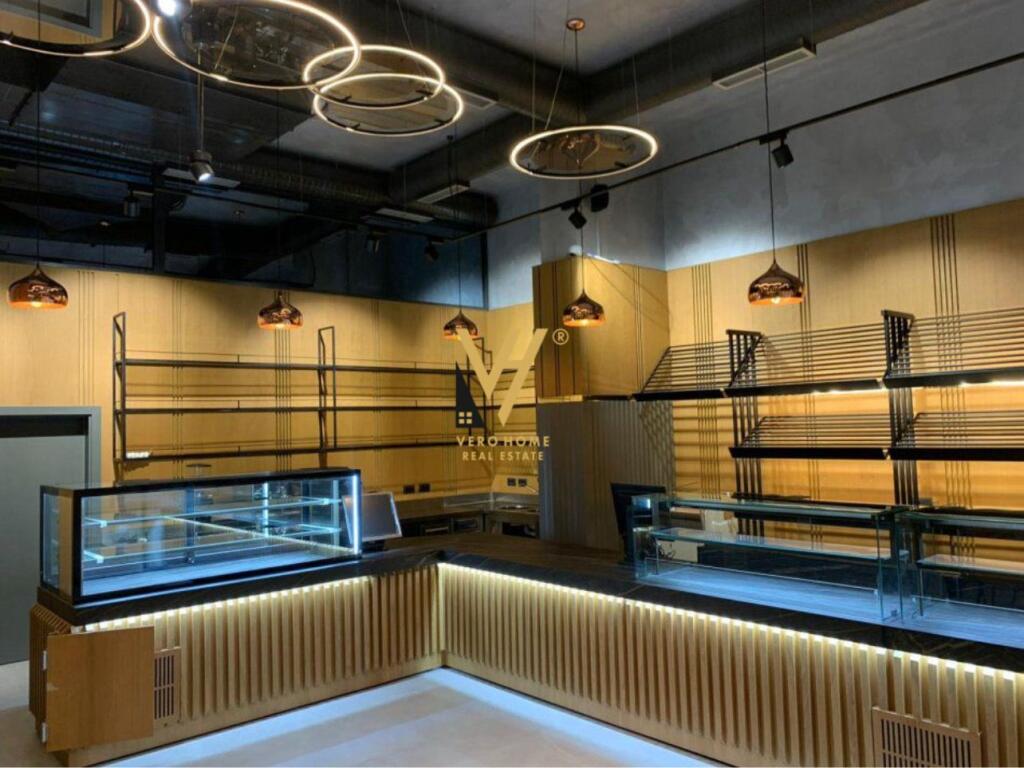 LOCALE COMMERCIALE 120 M2 IN AFFITTO PRESSO UET, KINOSTUDIO 220.000 LEKE