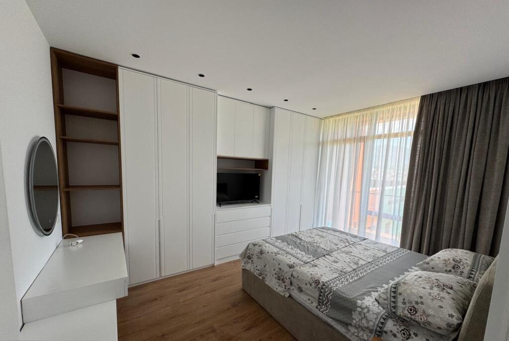 APARTAMENT ME QERA 1+1 BULEVARDI I RI 700 EURO