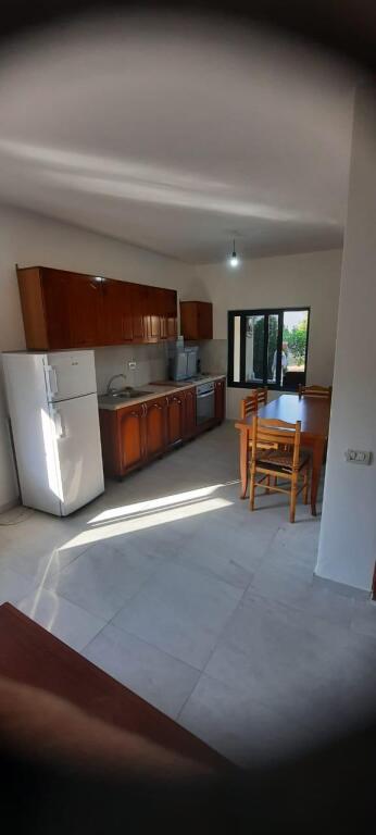 jepet me qira apartament 2+1 Kati pare i nje vile 