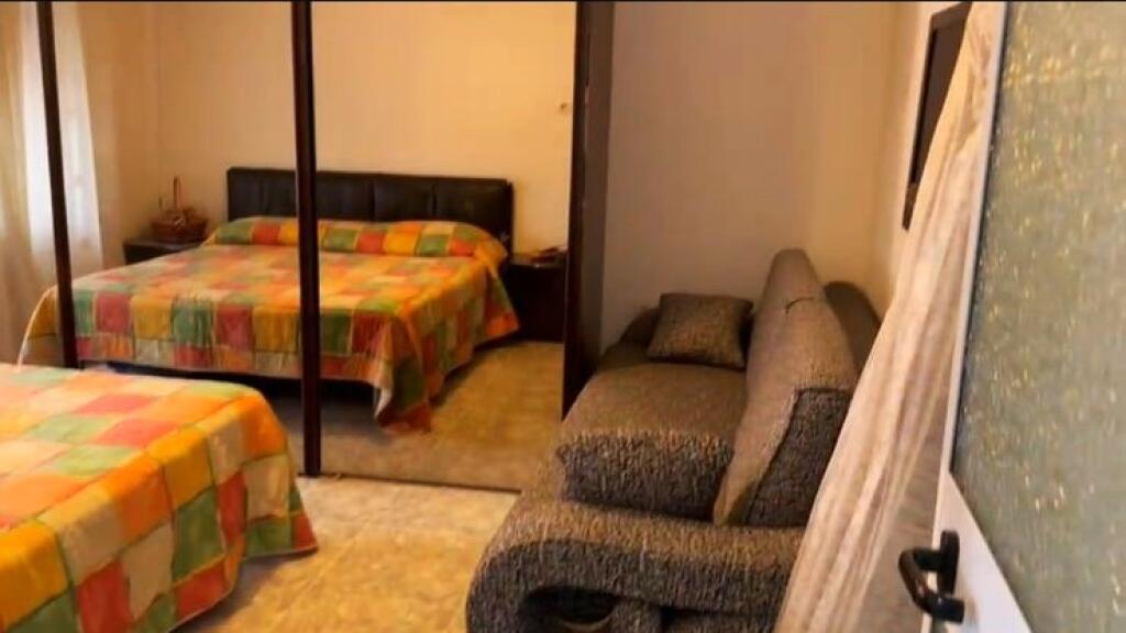 🏢Rruga e Dibres,prane Fakultetit te Mjeksise jepet me qera apartament 2+1,i mobiluar 50,000Leke