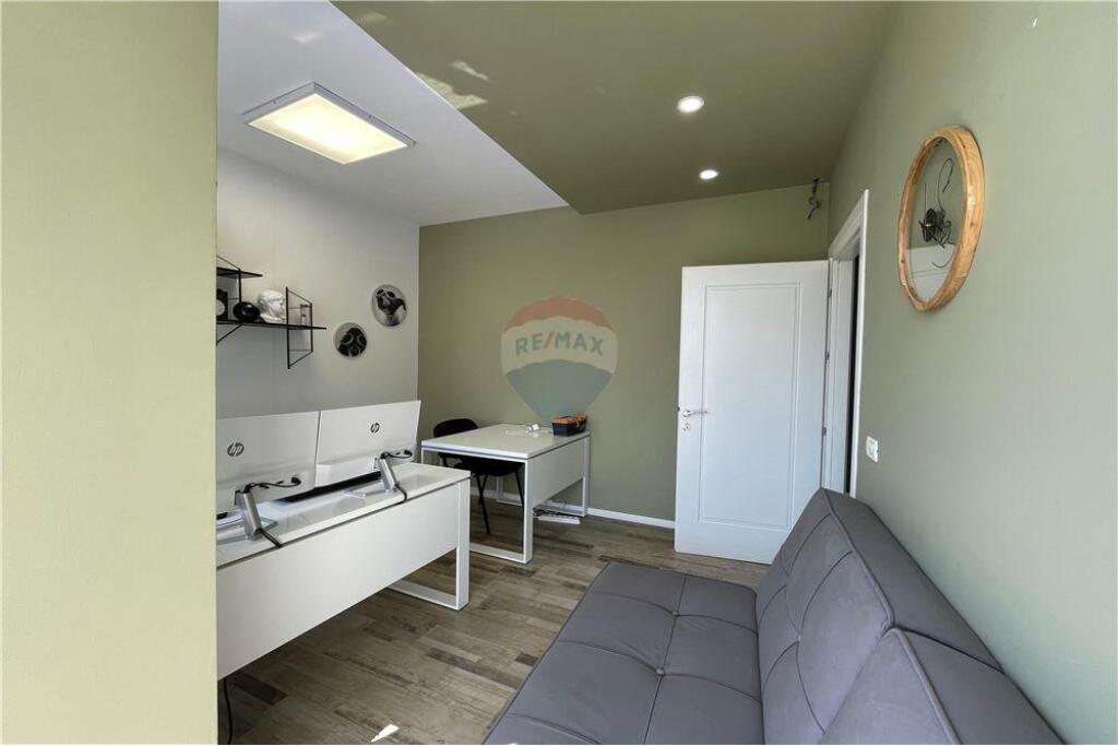 Office for rent at Wilson Square!