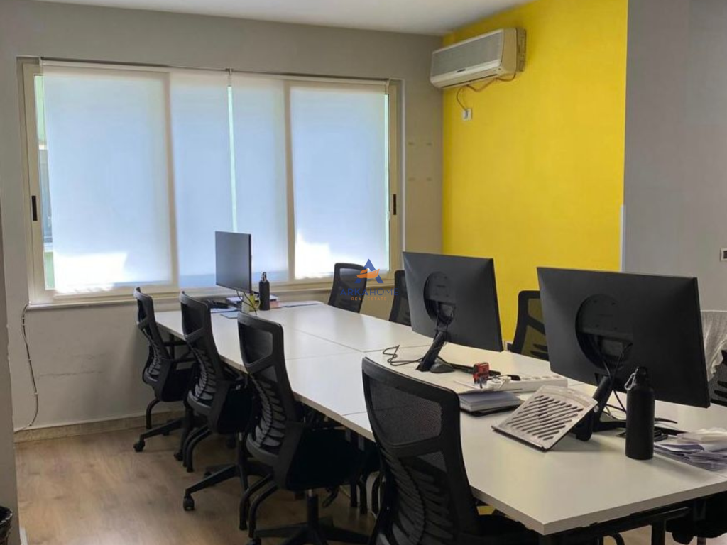 OFFICE SPACE FOR RENT 132M2 "BRIGADA VIII STREET, BLLOK" 2500 EURO (NEGOTIABLE).