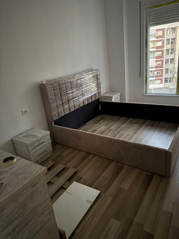 🚪 Apartament me qira 1+1 – në përfundim të mobilimit 📍 Astir 💶 500 € / muaj (çmimi i padiskutueshëm)  ✨ Ambient modern dhe i përshtatshëm për jetesë komode.  📞 Për më shumë informacion dhe vizita, kontaktoni: 