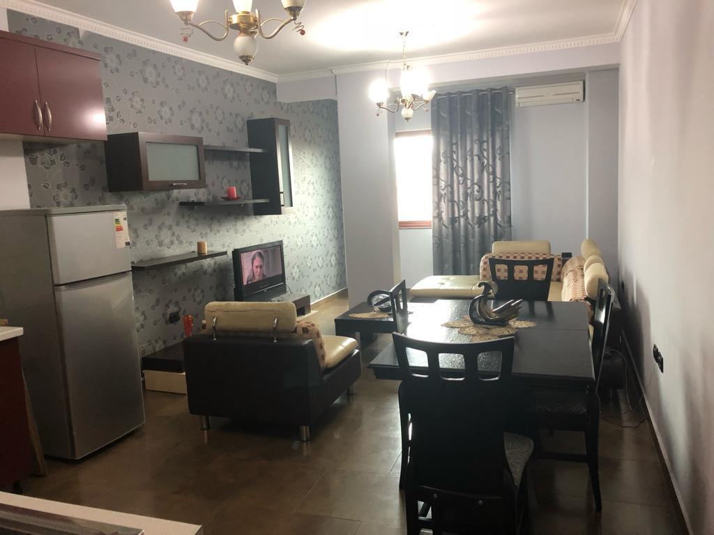 🏢Rruga e Dibres,prane Argjendari Kashara, jepet me qera apartament 2+1 i mobiluar.65,000 Leke