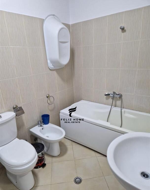 APARTAMENT ME QERA 3+1+2 ZOGU ZI 800 EURO