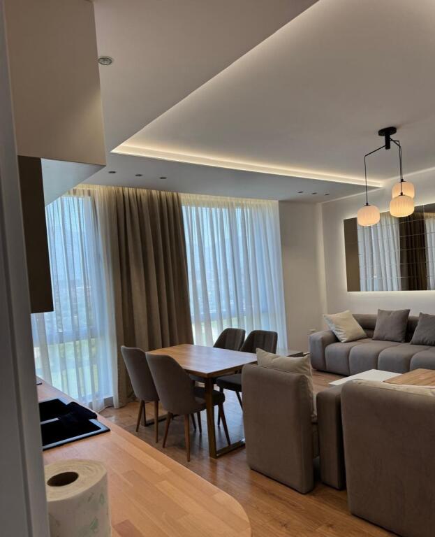 APARTAMENT ME QERA 1+1 BULEVARDI I RI 700 EURO
