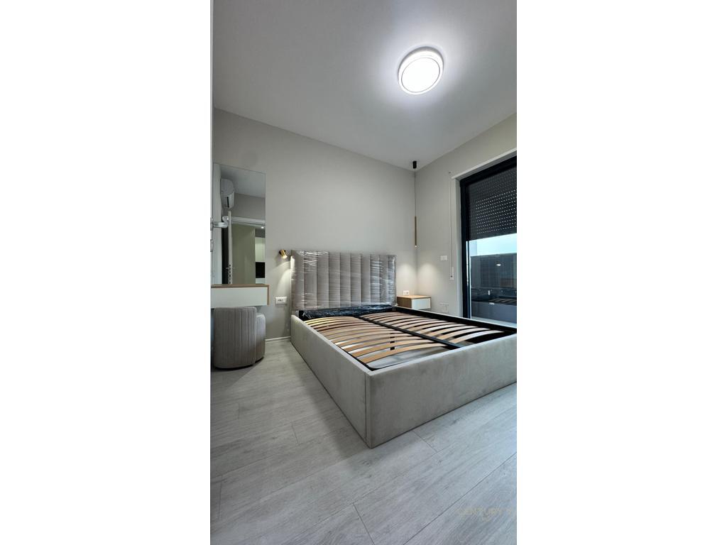 Jepet me Qira Apartament 1+1 – Rruga Karl Gega, pranë ish Stacionit të Trenit