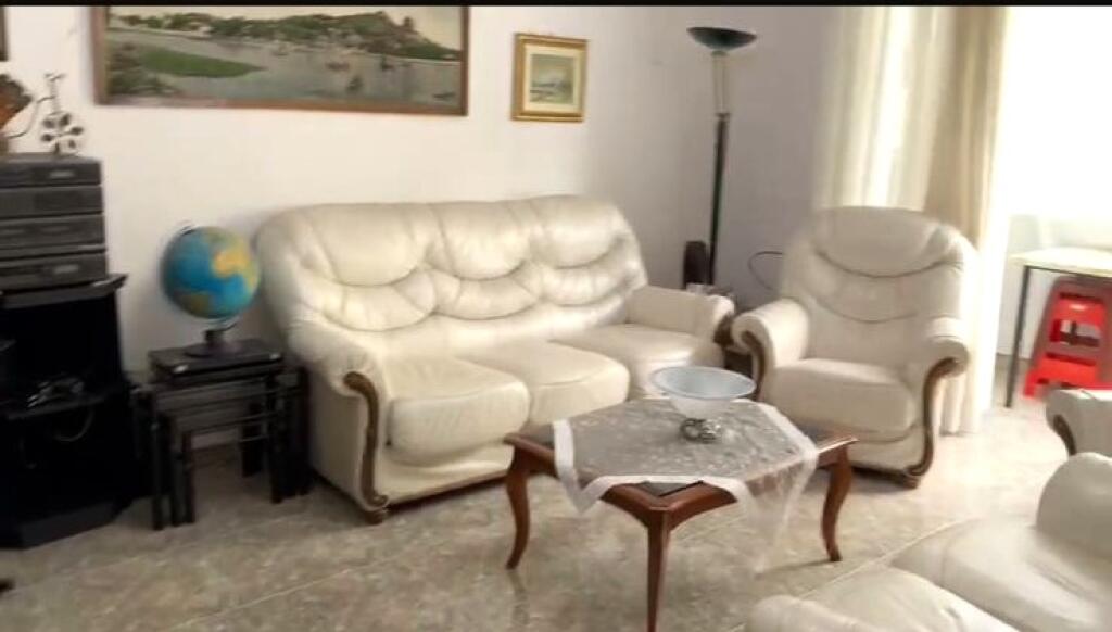 🏢Rruga e Dibres,prane Fakultetit te Mjeksise jepet me qera apartament 2+1,i mobiluar 50,000Leke