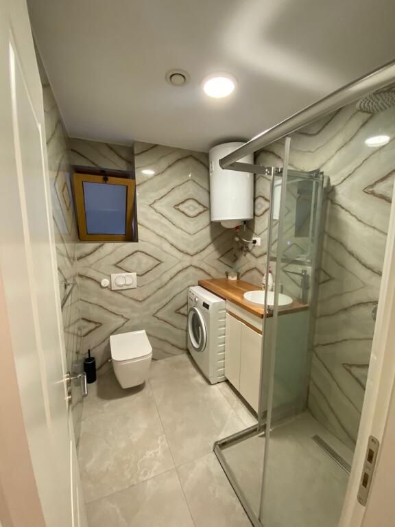 APARTAMENT ME QERA 1+1+BALLKON KOMUNA E PARISIT 65.000 LEKE