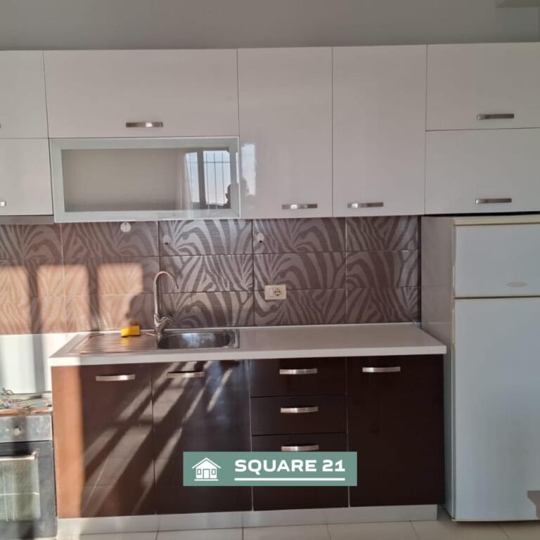 📍 Apartament me Qira – Fresku, Tiranë