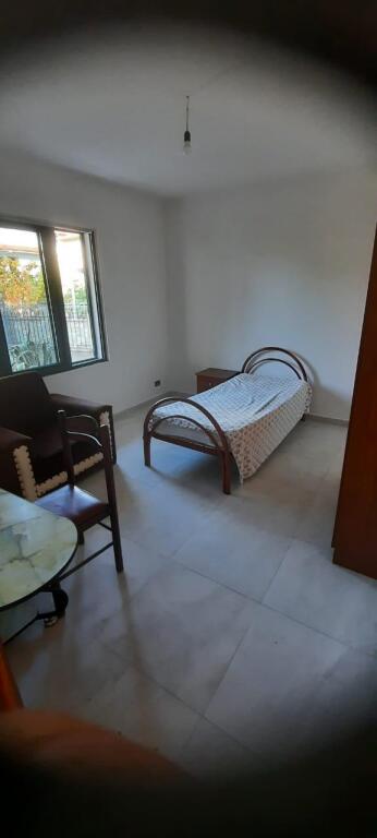jepet me qira apartament 2+1 Kati pare i nje vile 