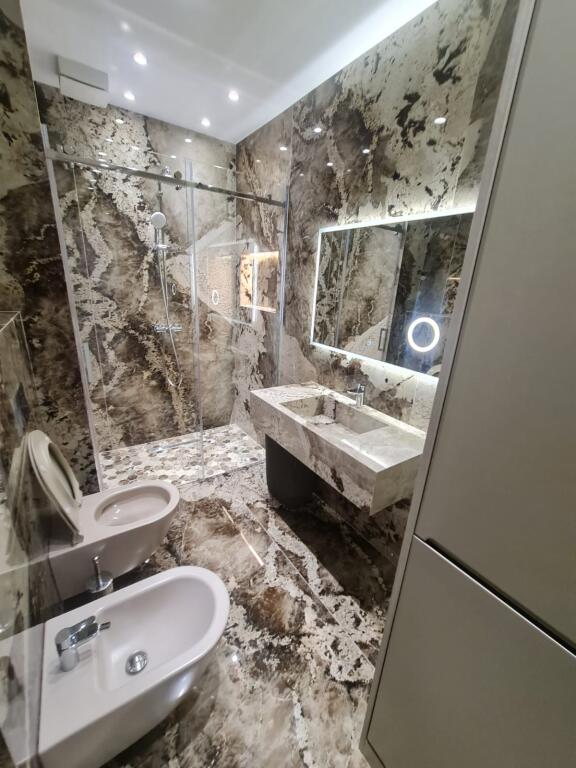 Appartamento 1+1+ posto auto di lusso al lago secco