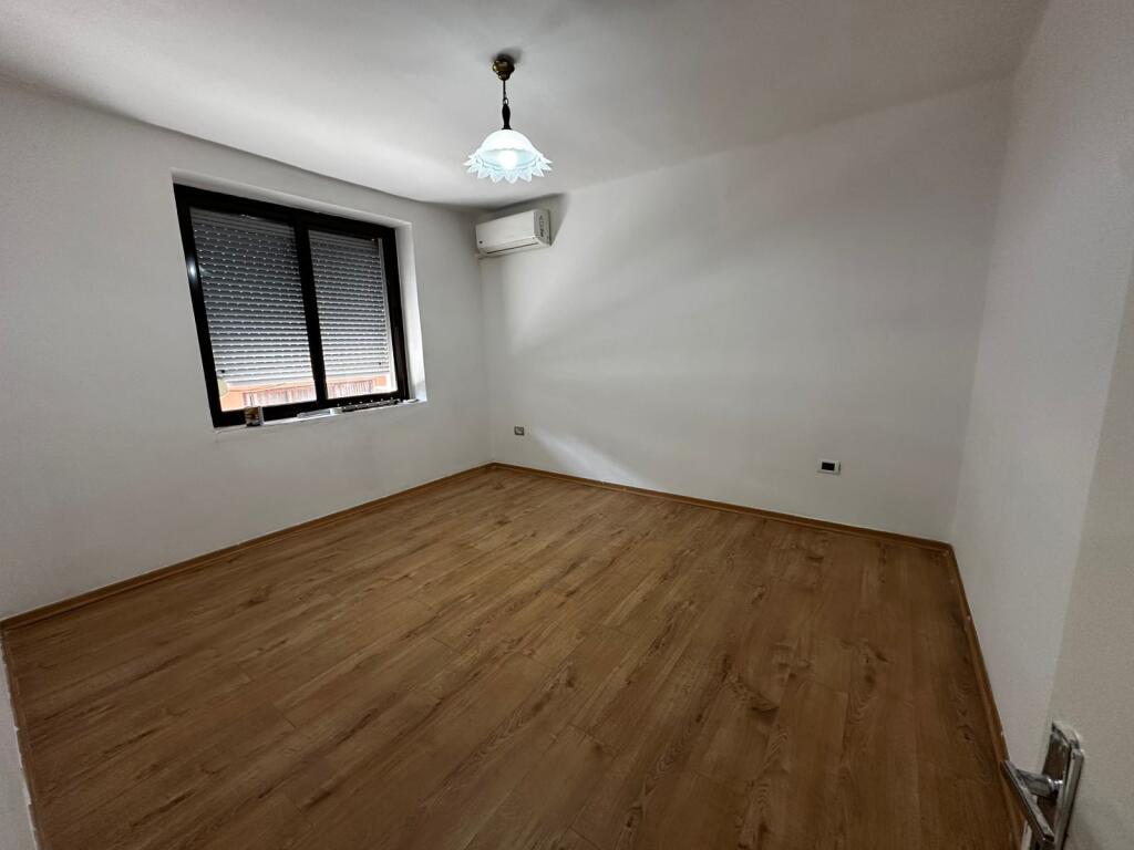 Zyrë Me Qira – Bllok