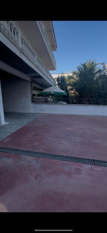 Kamez , service space for rent