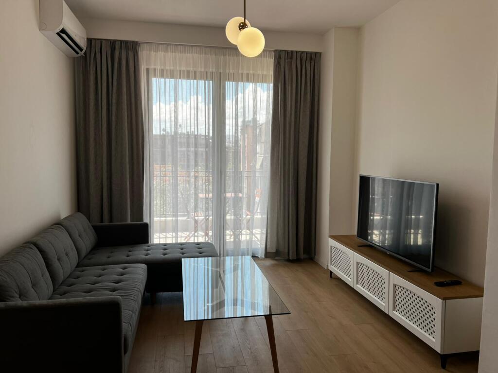 Super Apartament 2+1 + parkim per Qira tek  Ministria e Jashtme!