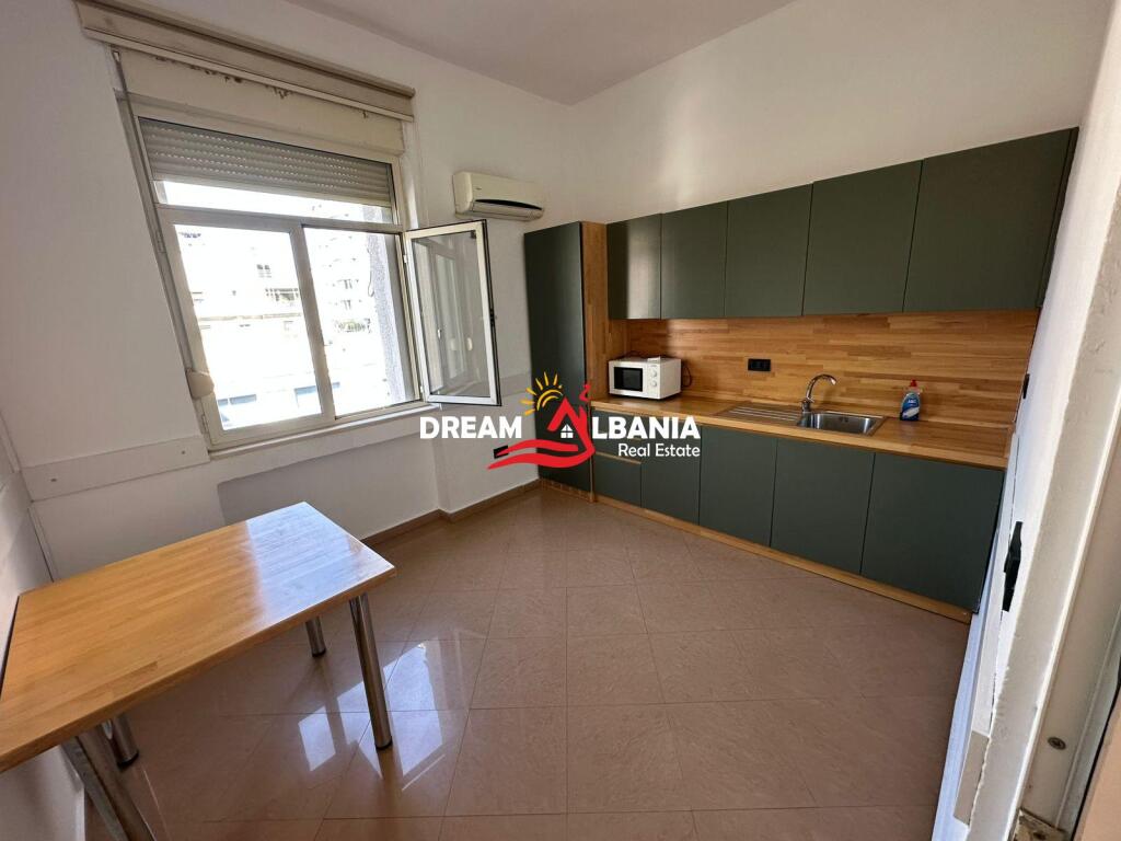 For rent 2 office spaces on Deshmoret e Kombit Boulevard near the Twin Towers (ID 42611348)