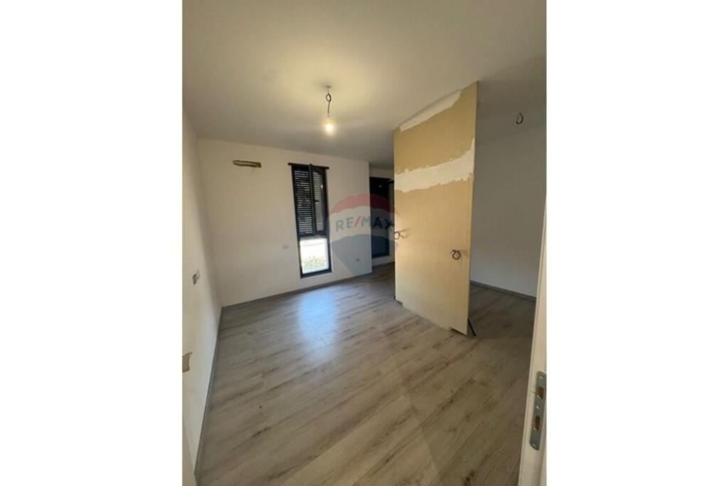 *1+1 Space for Rent - New Maternity*
