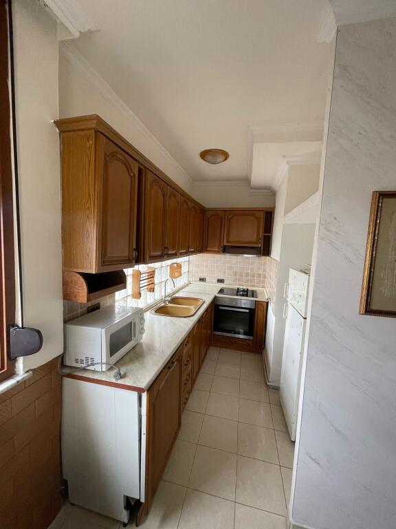🏢Ne zonen e Ali Demit,prane Njesise Bashkiake Nr.2 jepet me qera apartament 2+1,i mobiluar 65,000Leke