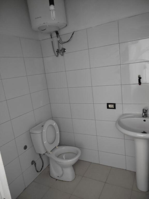 APARTAMENT 1+1. 35000 LEKE.RRUGA 5 MAJI.