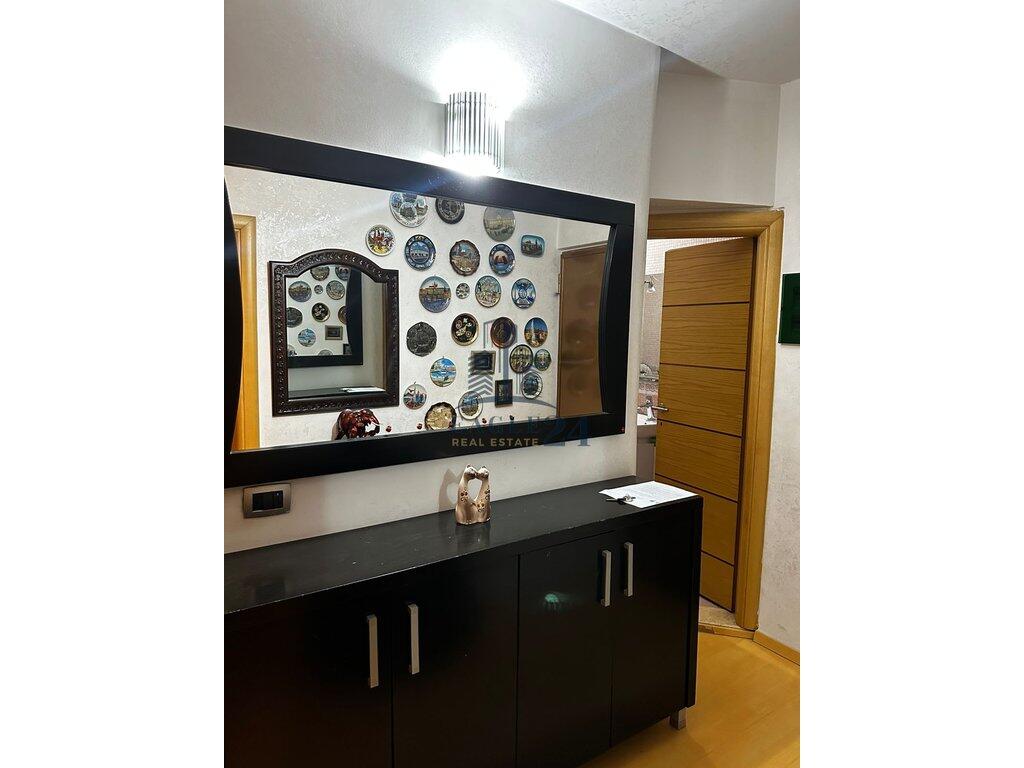 Appartamento 3+1+2 nel Centro di Tirana – Comfort, Qualità e Posizione Ideale!