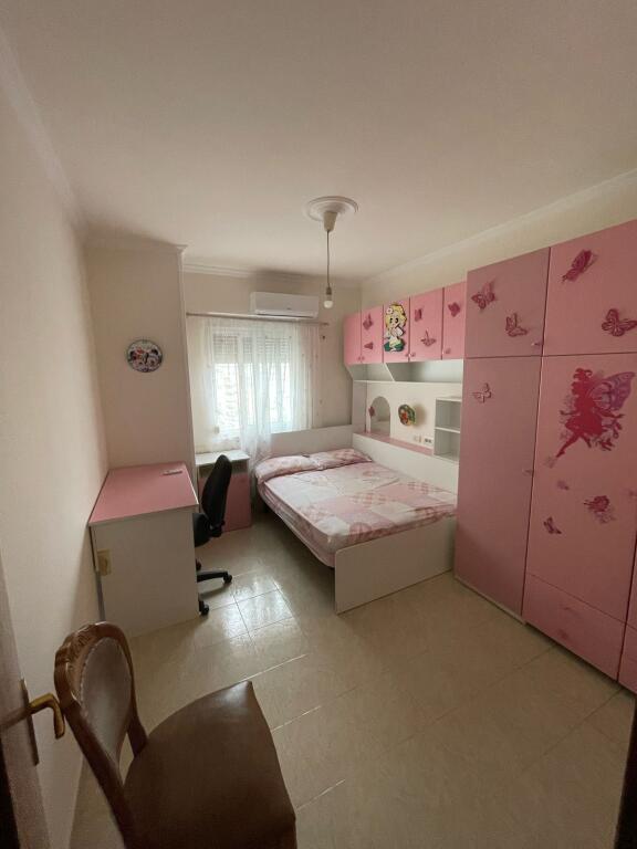 🏢Ne zonen e Ali Demit,prane Njesise Bashkiake Nr.2 jepet me qera apartament 2+1,i mobiluar 65,000Leke