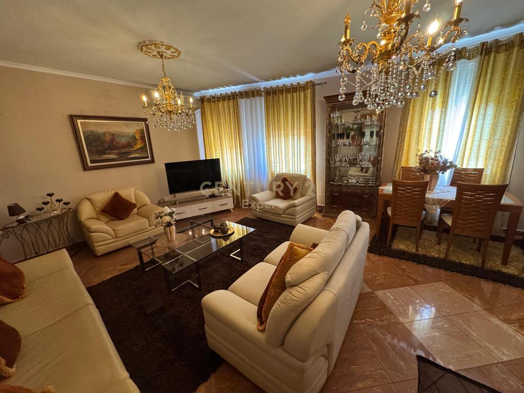 For Rent 2+1 Apartment with Veranda – Near Flora Cafe, Tirana
