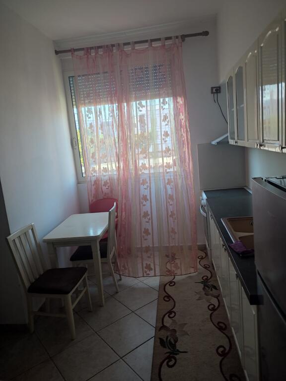 APARTAMENT 1+1. 35000 LEKE.RRUGA 5 MAJI.