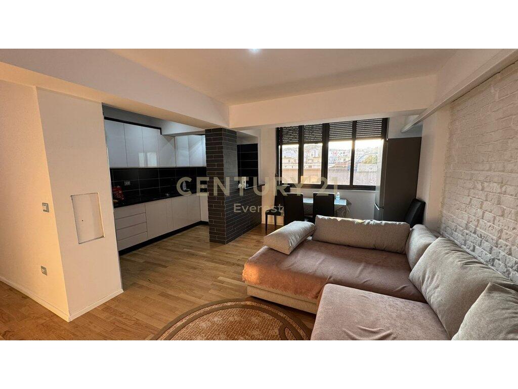 MUZEU I DESHMOREVE, JAPIM ME QIRA APARTAMENT 2+1
