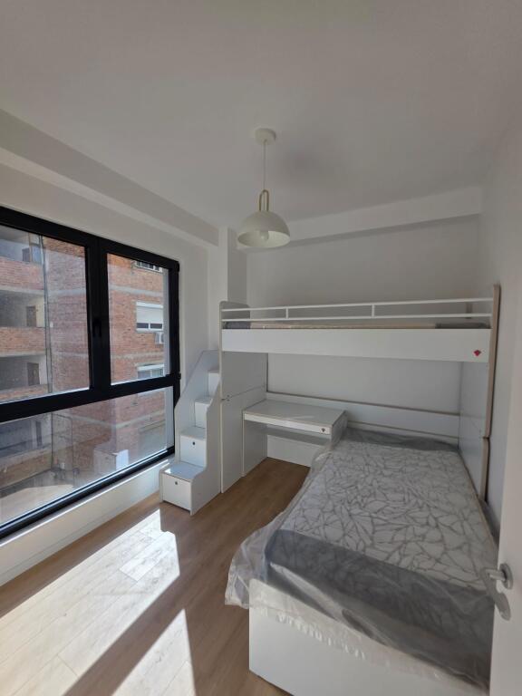 Super Apartament 2+1 + parkim per Qira tek  Ministria e Jashtme!