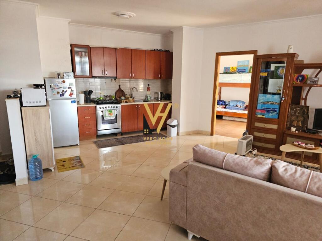 APPARTAMENTO 2+1+2 IN AFFITTO IN VIA BARRIKADAVE 65.000 LEKE