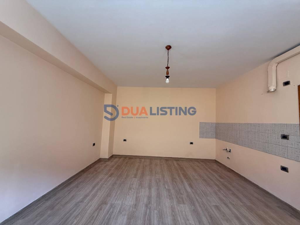 Office space in the 21 Dhjetorit area!