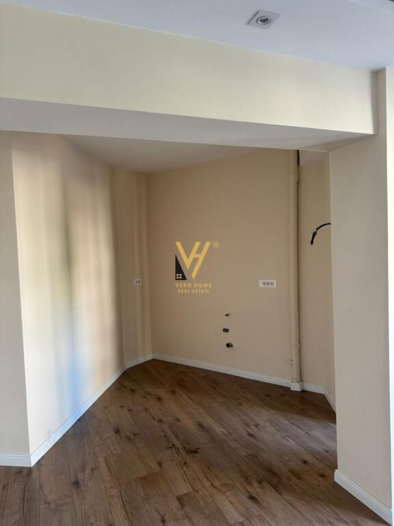 OFFICE 80 M2 FOR RENT AT 9-KATSHET, CENTER 1,200 EURO