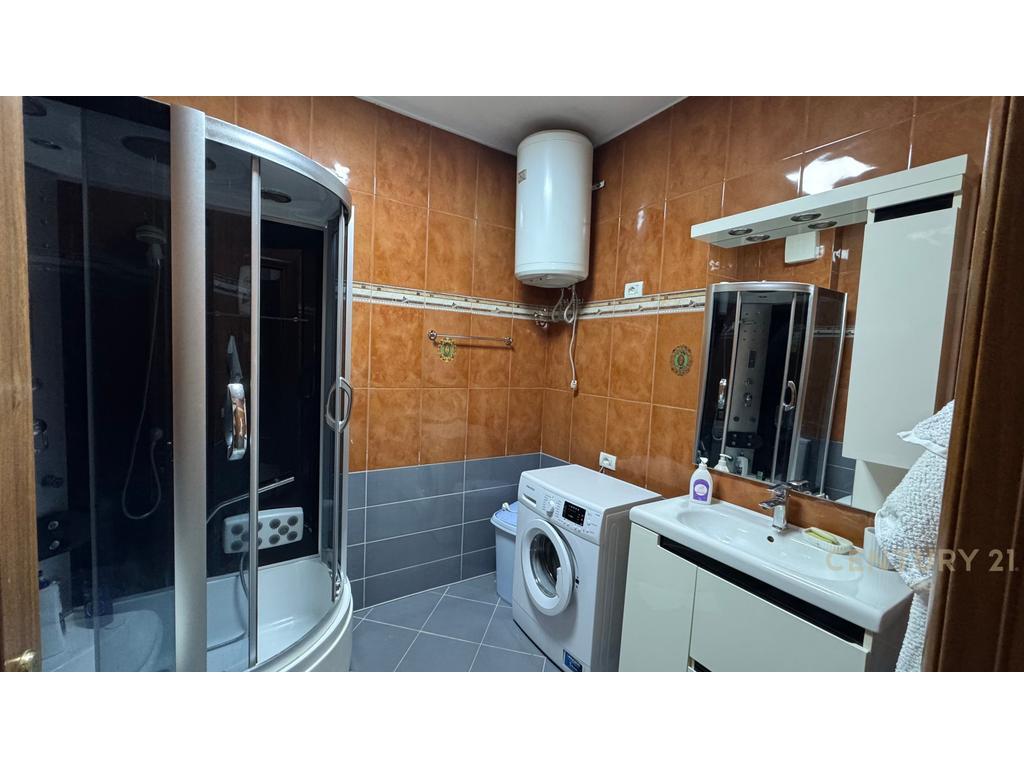 Appartamento 1+1 in Affitto – Zona del Libro Universitario, Tirana