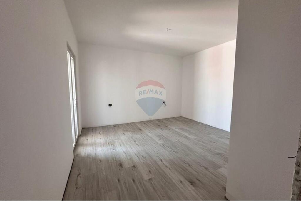 SELLING APARTMENT 1+1, ZOGU I ZI!
